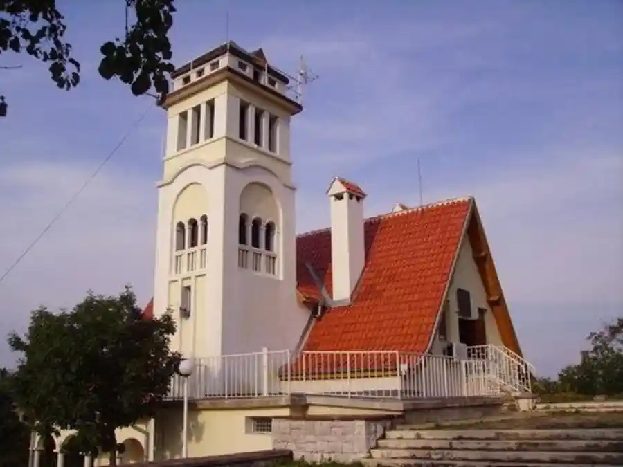 "Хижата"