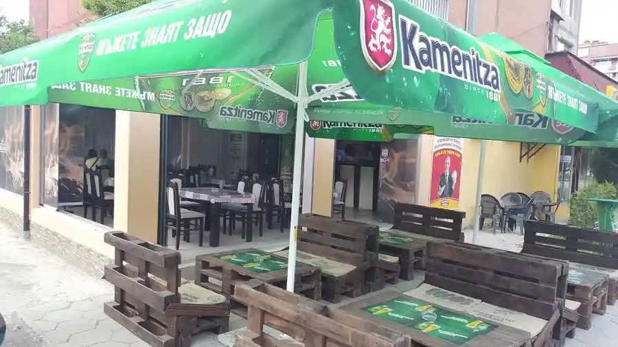 Lounge bar & dinner Mania