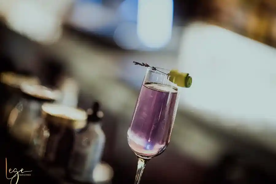 "Lege" Bar & Diner