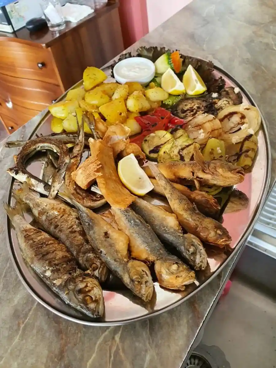 "White Cliffs Park" Bar & Dinner