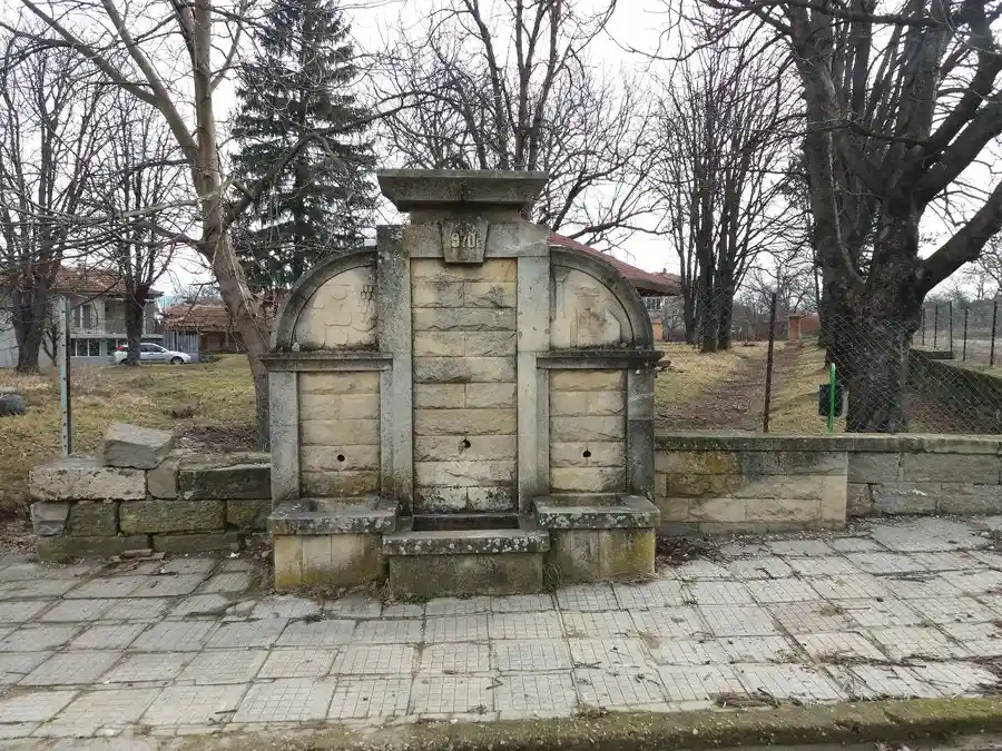 Старата каменна чешма – с. Ряховците